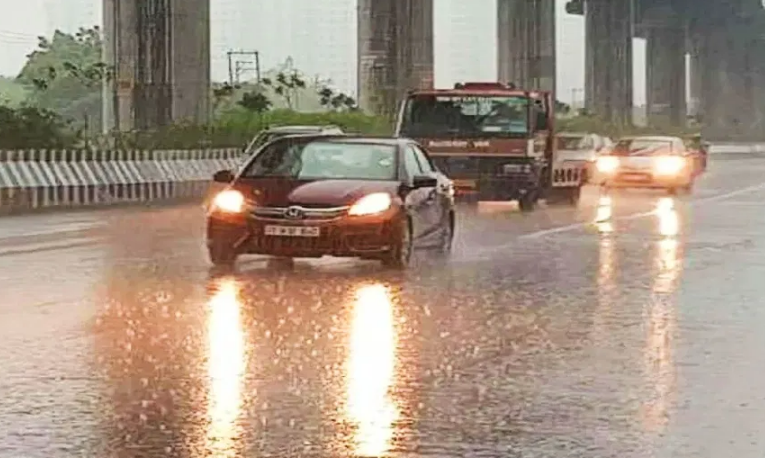 People of Delhi will still have to bear the heat, no signs of heavy rain in Delhi till July 5
