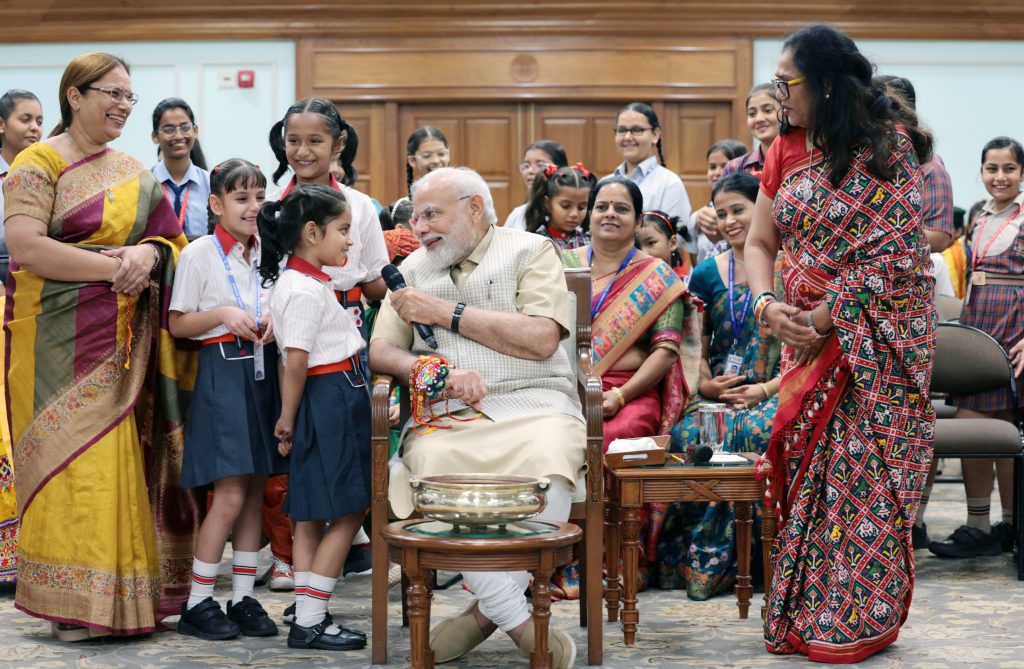 PM celebrates Rakshabandhan with children