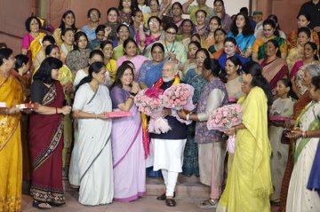 Women MPs met Prime Minister after passing of Nari Shakti Vandan Act