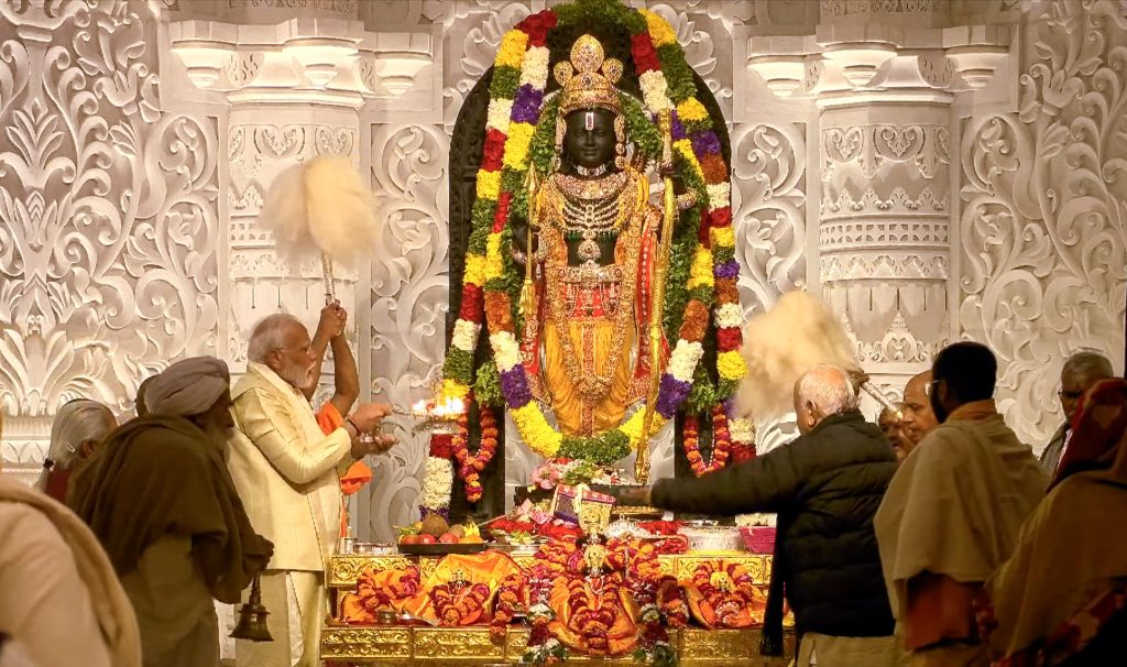 Crowd of devotees gathered for the darshan of Haramlala, know the time from morning aarti to bedtime