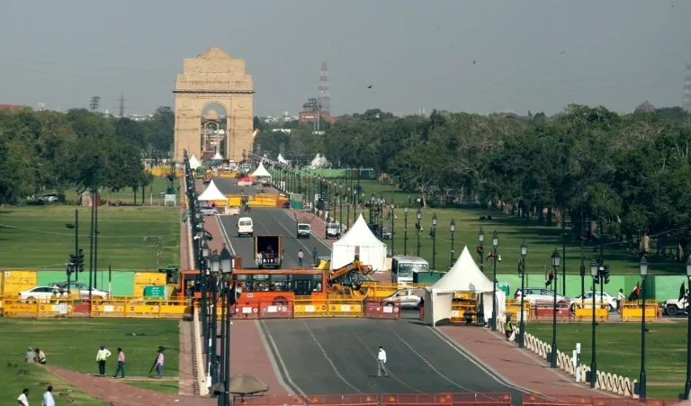 The minimum temperature recorded in Delhi on Saturday morning was 7.4 degrees Celsius.