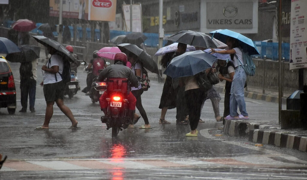 IMD predicts heavy rain a day after monsoon in Mumbai