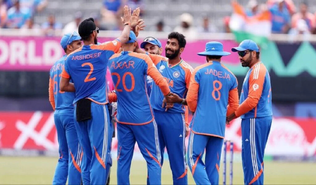 India defeated Pakistan by 6 runs, Pakistani batsmen could not stand against Indian bowlers.